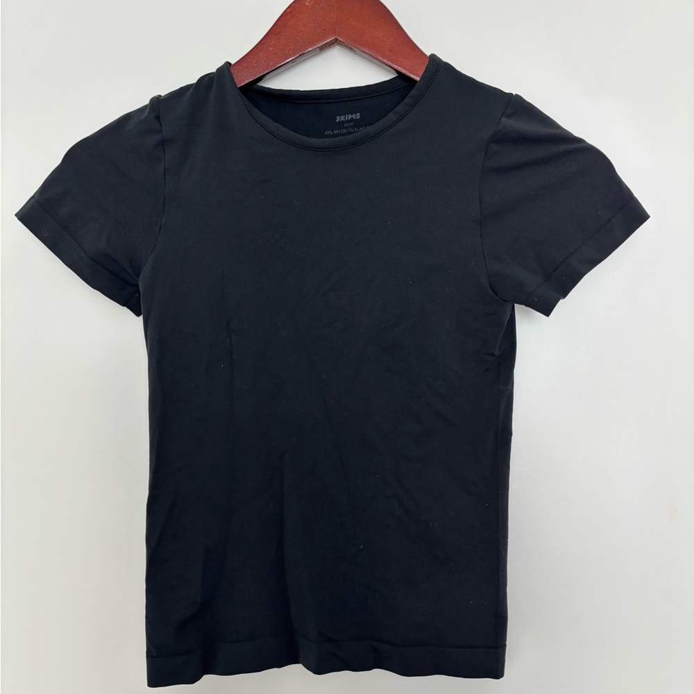 Skims Soft Smoothing Black T-Shirt in Small